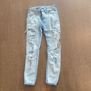 American Eagle High-Rise Super Stretch White Washed Ripped Skinny Jeans. Size 6